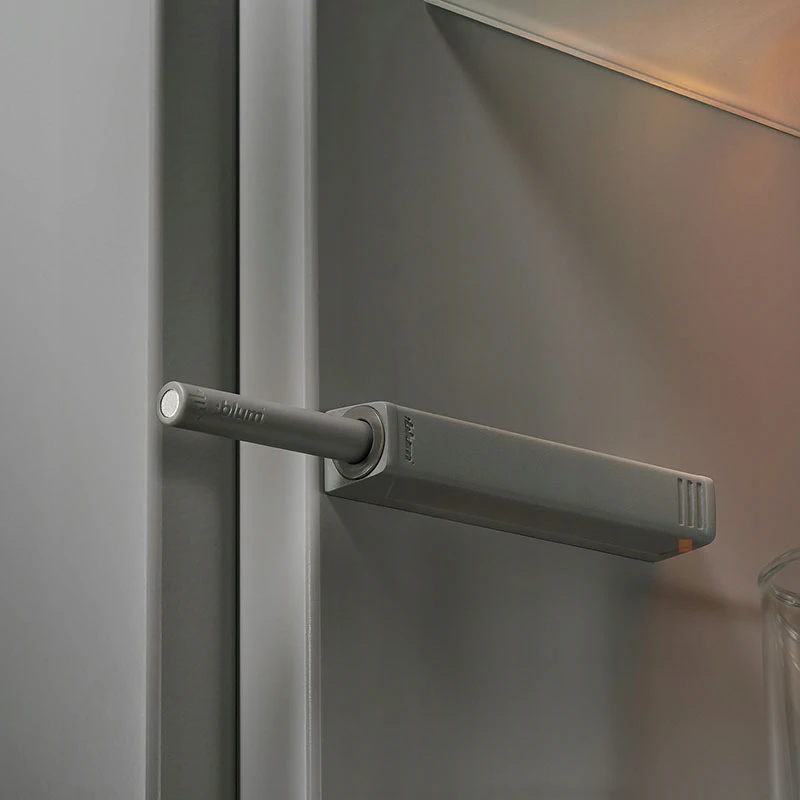 Держатель Blum для длинного выталкивателя TIP-ON 956A1201 TIP-AP 250R736 Платиново-серый - 2