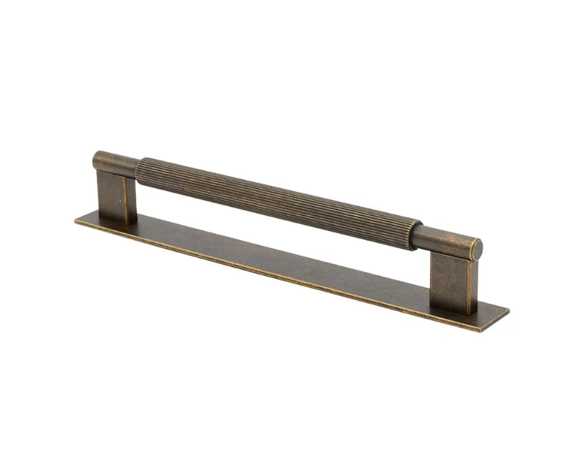 Мебельная ручка Beslag Design 373103-11 античная латунь